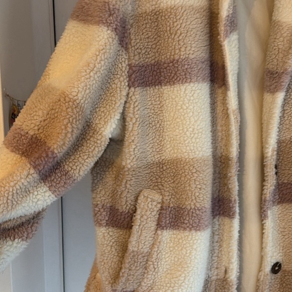 H&M teddy coat - Picture 2 of 5